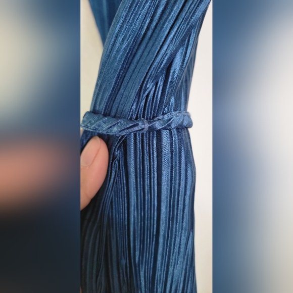 Sincerely Jules - Belted Pleated Maxi Dress - Teal Blue - Size SMALL - Picture 7 of 12